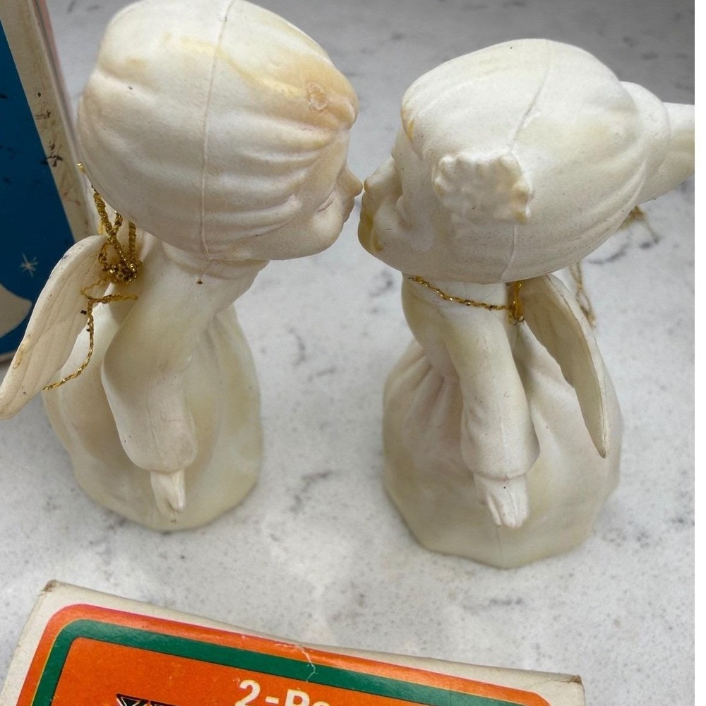 2 Pc Kissing Angels Figurines Vintage Giftco Inc Northfield IL Cherubs Kissing